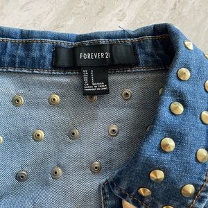 Jean jacket with studs